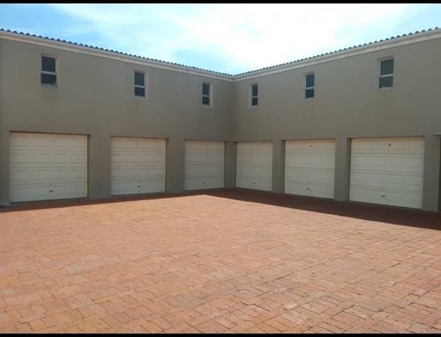 3 BEDROOM APARTMENT RENTED IN SUMMERSTRAND